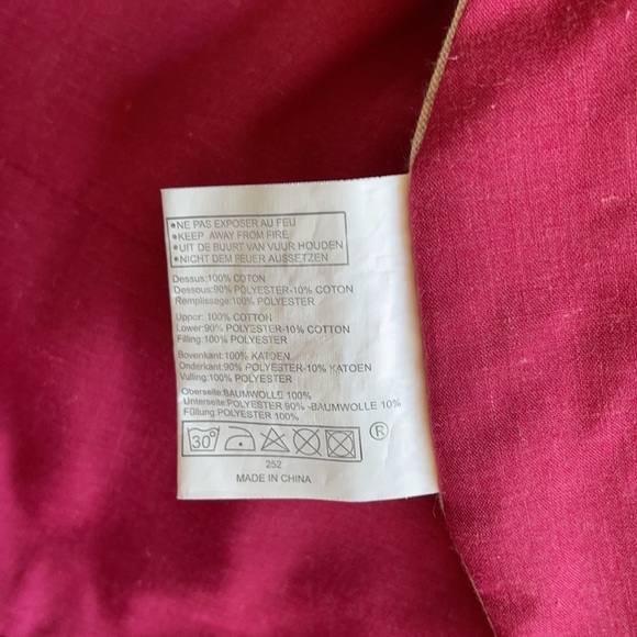 Paris-France Coverlet/Throw - Scalloped edges, reversible. - Picture 8 of 8